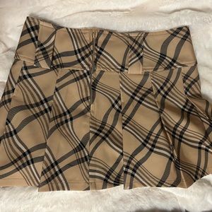 Light academia/cottage, corn, beige, houndstooth/plaid mini skirt